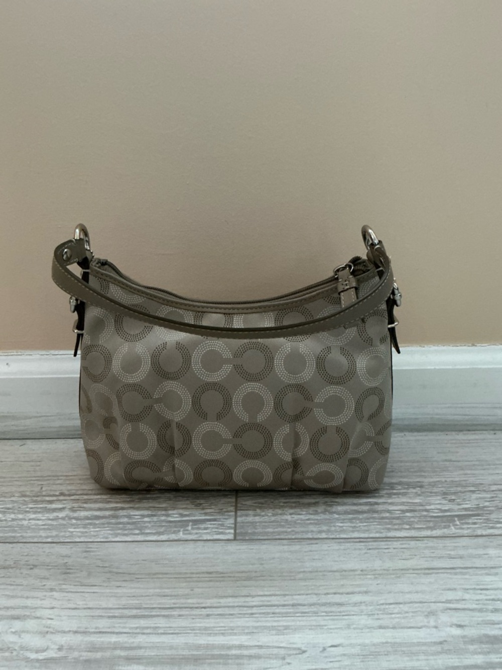 Coach Taupe Signature Shoulder Bag with Silver Hardware - Picture 3 of 8